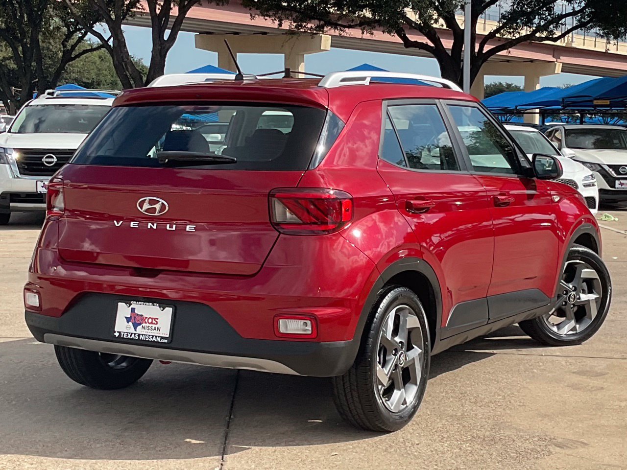 Used 2025 Hyundai Venue SEL FWD image 5