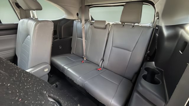 Used 2023 Toyota Highlander XLE FWD image 34