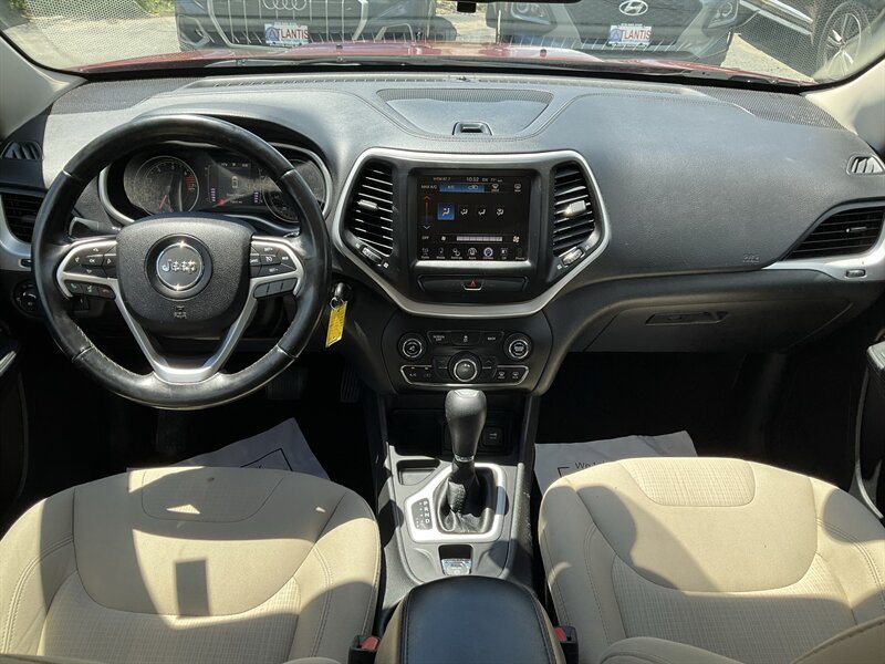 Used 2016 Jeep Cherokee Latitude FWD image 18