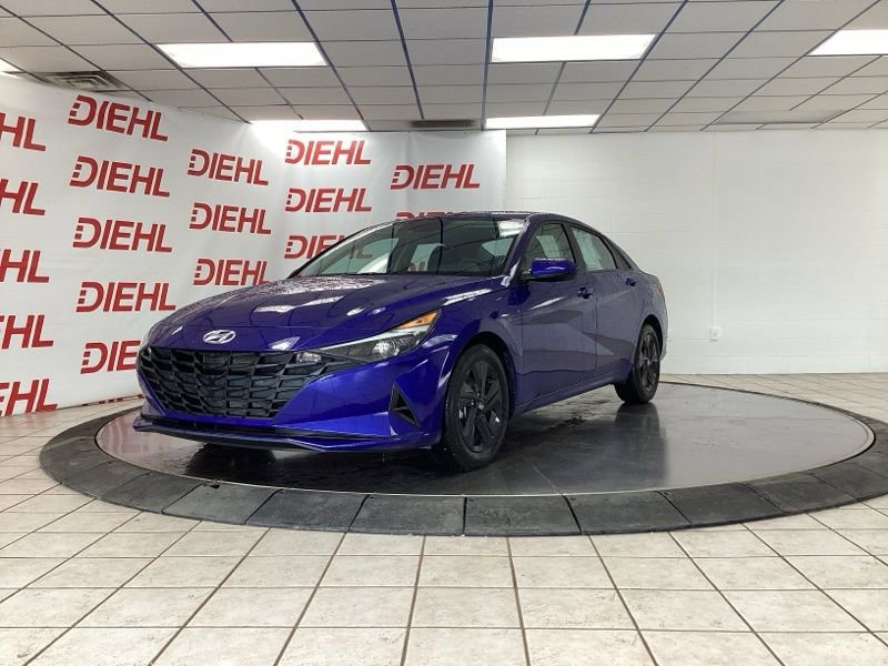 Used 2023 Hyundai Elantra SEL w/ Preferred Accessory Package image 3