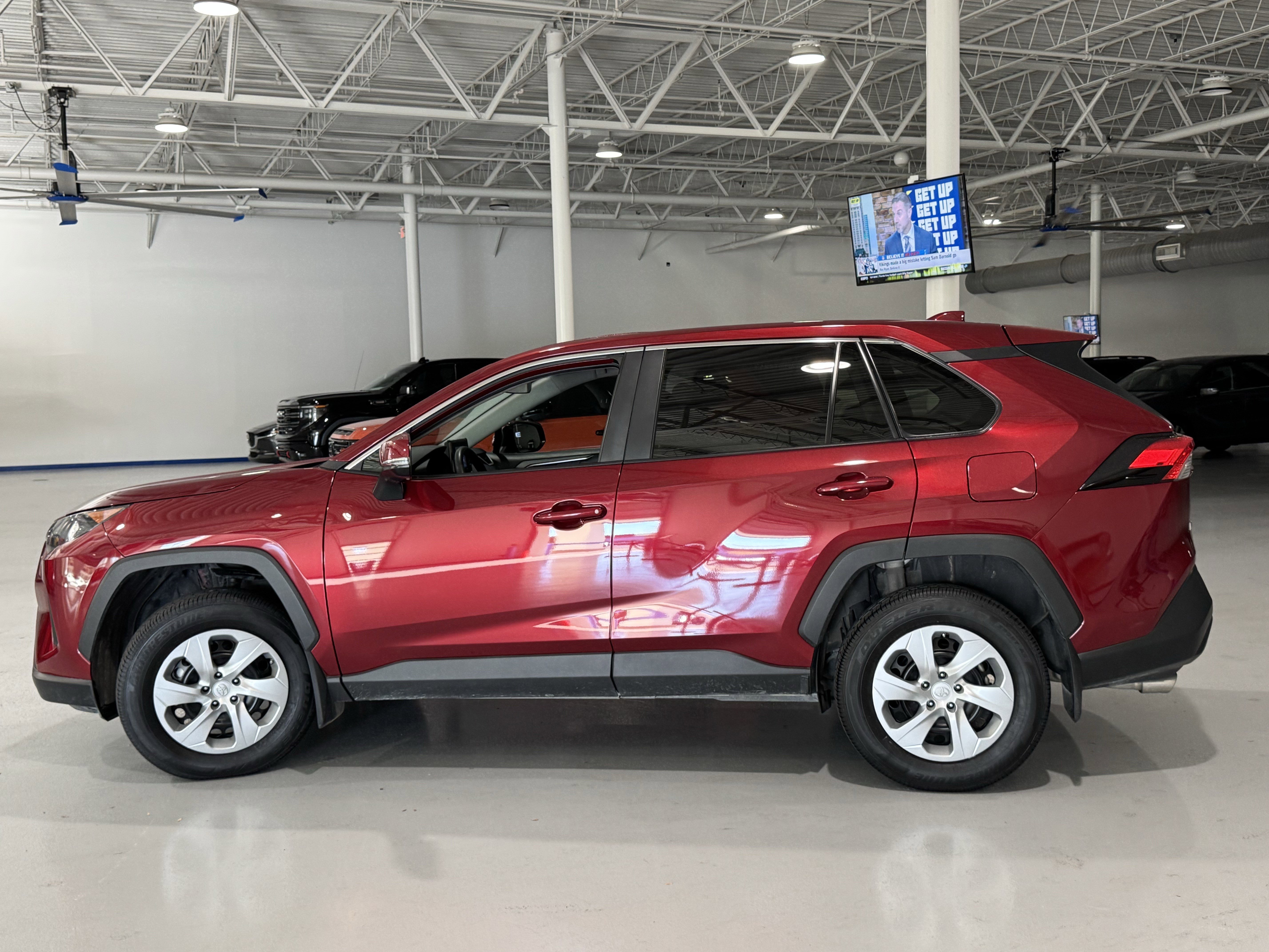 Used 2022 Toyota RAV4 LE image 16