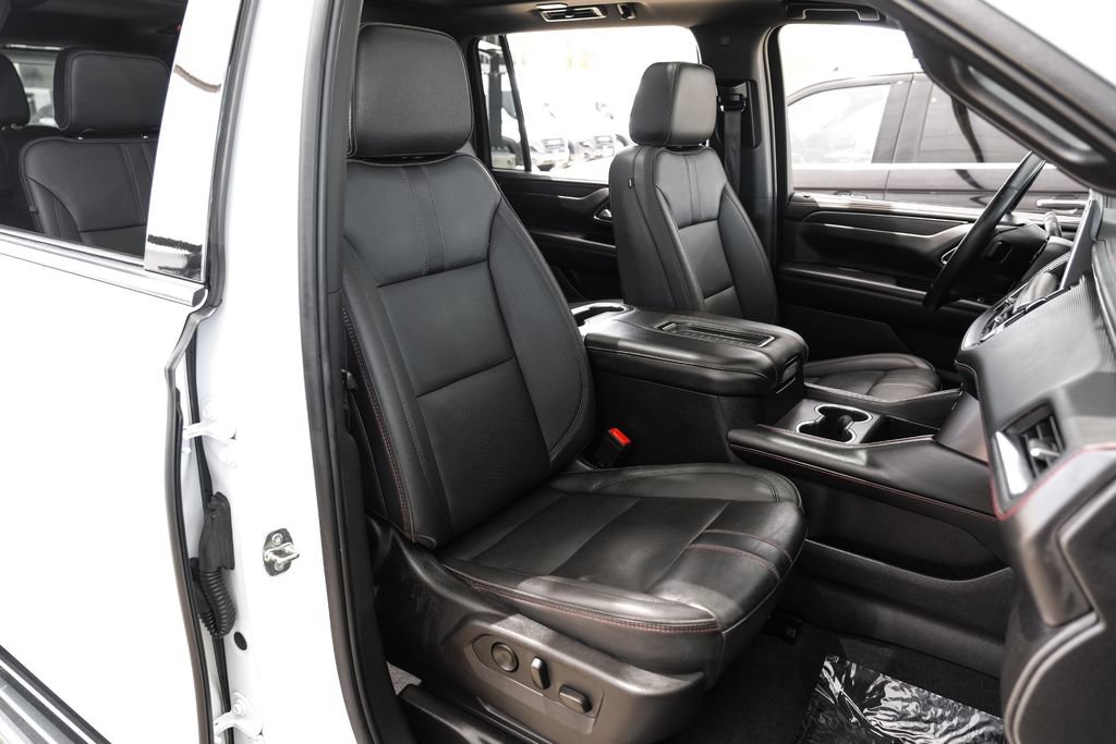Used 2022 Chevrolet Suburban RST w/ Luxury Package RWD image 35