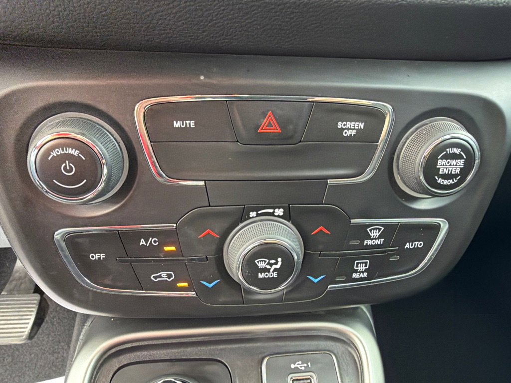 Used 2021 Jeep Compass Latitude w/ Convenience Group AWD/4WD image 41