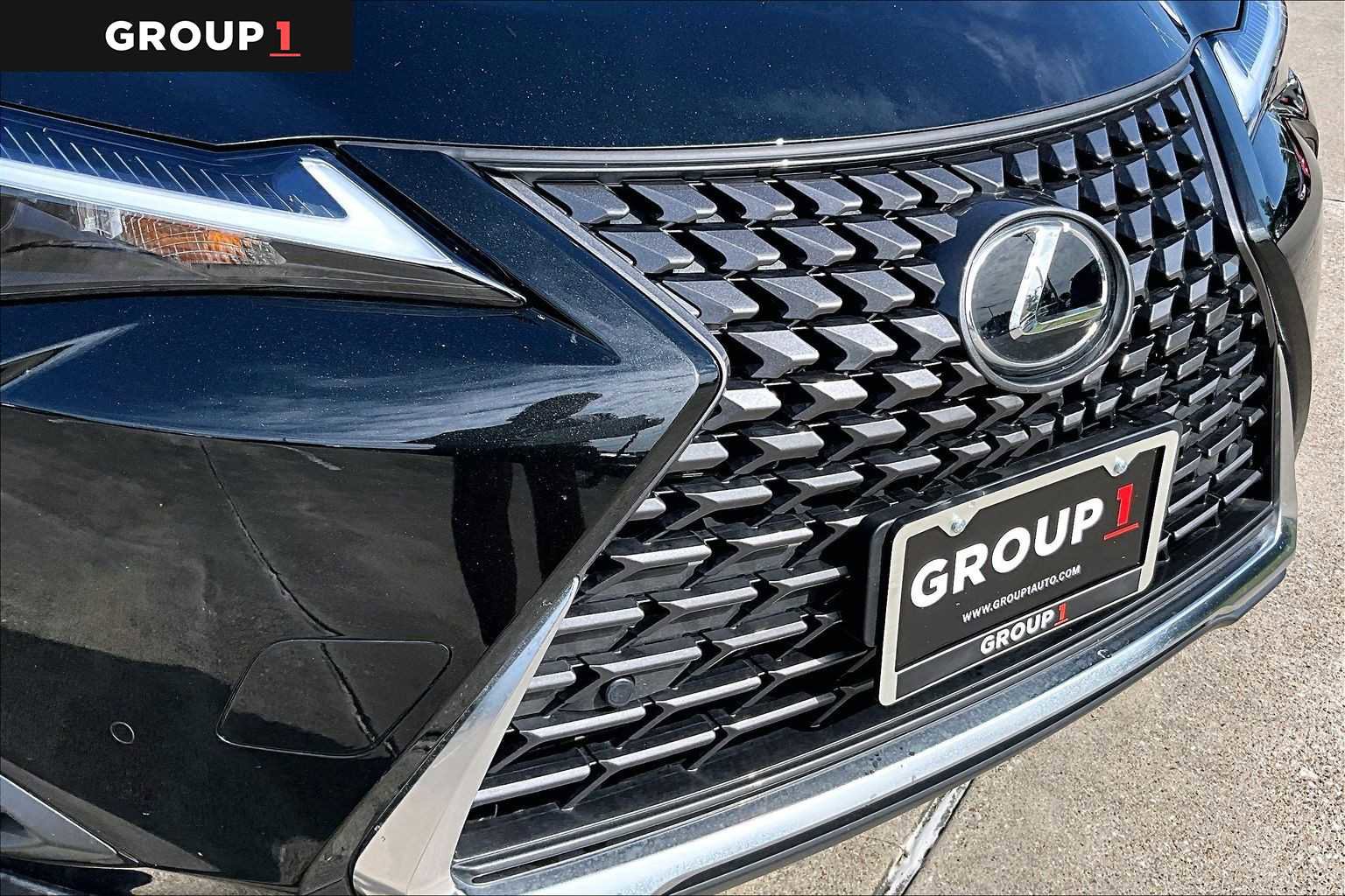 Certified 2025 Lexus UX 300h FWD w/ Accessory Package (Z1) image 27