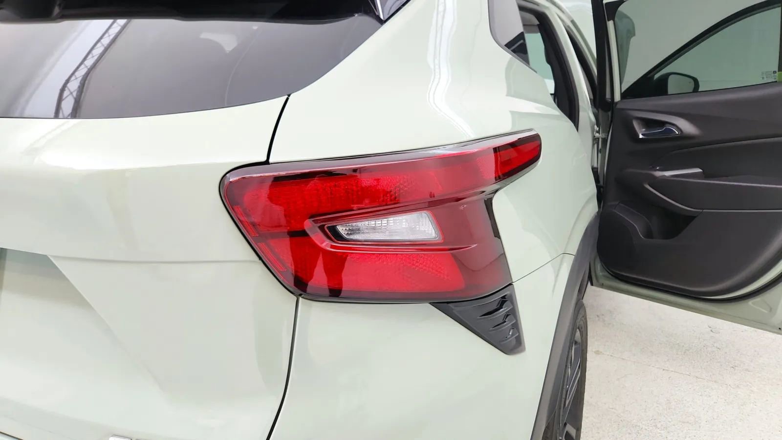 Used 2024 Chevrolet Trax ACTIV w/ Sunroof Package image 15