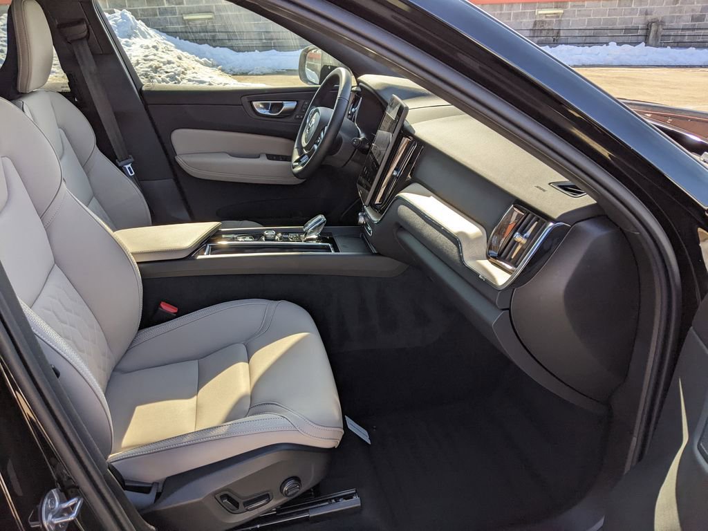 Certified 2026 Volvo XC60 B5 Core image 22