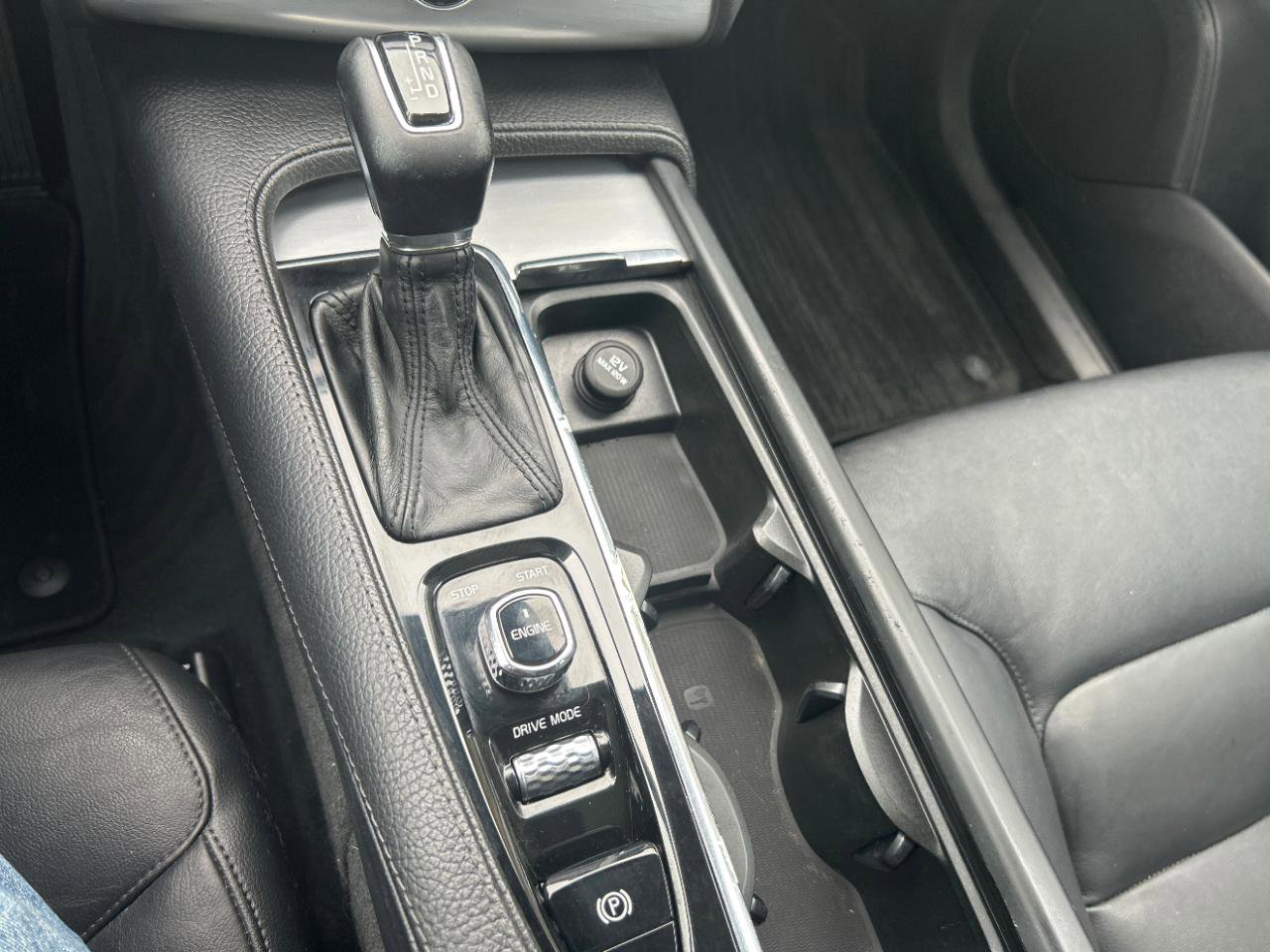 Used 2016 Volvo XC90 T5 Momentum FWD image 16
