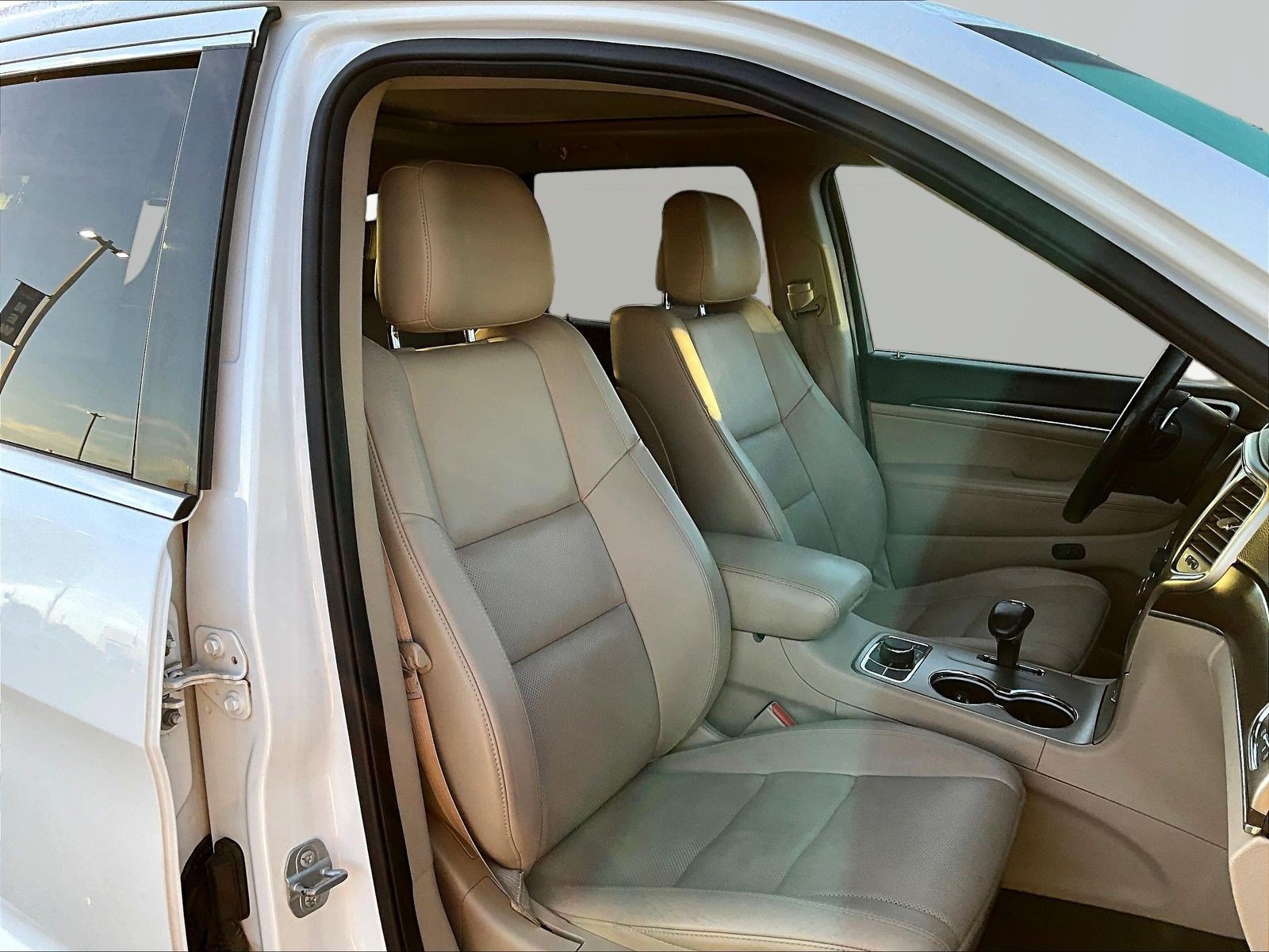 Used 2014 Jeep Grand Cherokee Limited w/ Luxury Group II AWD/4WD image 29