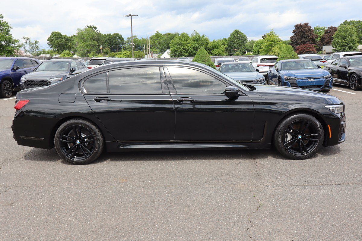 Used 2022 BMW 750i xDrive w/ Luxury Rear Seating Package AWD/4WD image 4