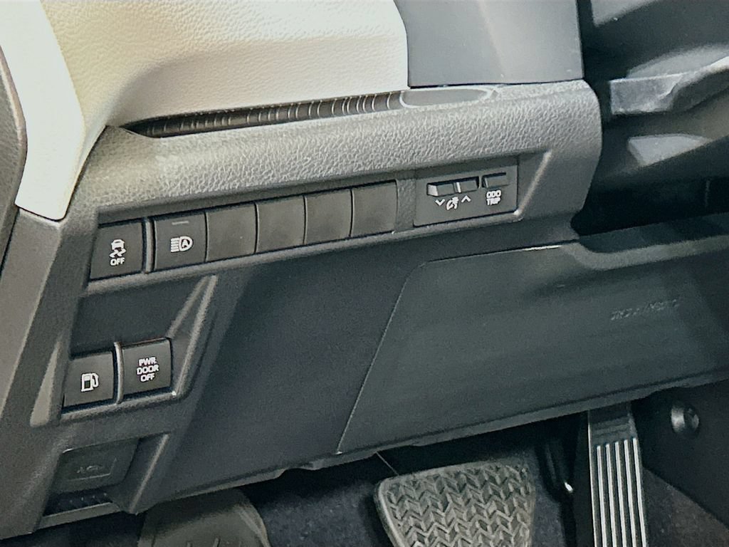 New 2026 Toyota Sienna LE FWD image 11