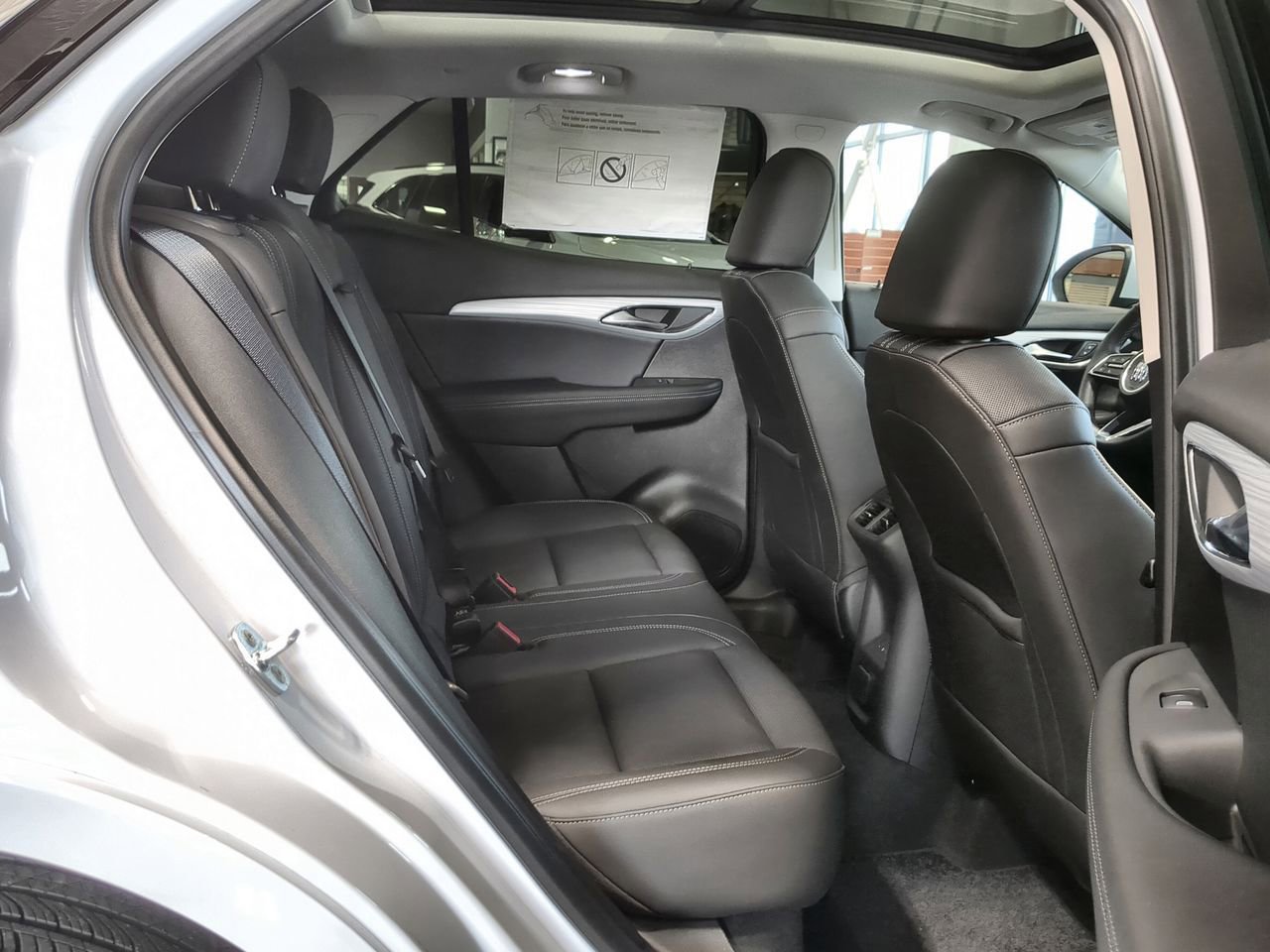 Used 2025 Buick Envision Avenir AWD/4WD image 27