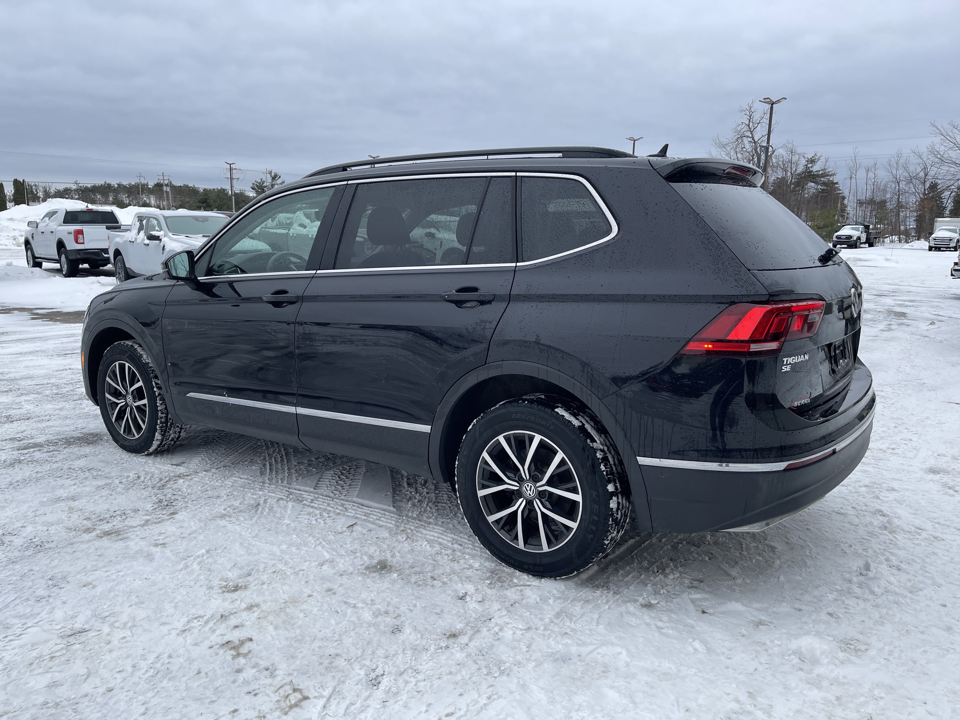 Used 2020 Volkswagen Tiguan SE w/ Panoramic Sunroof Package image 5