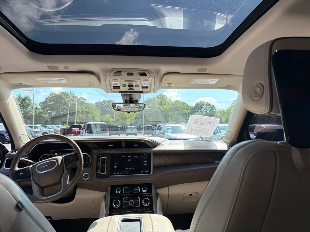Used 2021 GMC Yukon XL Denali w/ Denali Ultimate Package AWD/4WD image 19