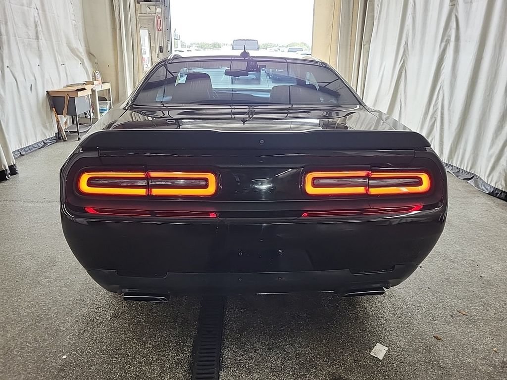 Used 2016 Dodge Challenger R/T Scat Pack w/ Leather Interior Group RWD image 7