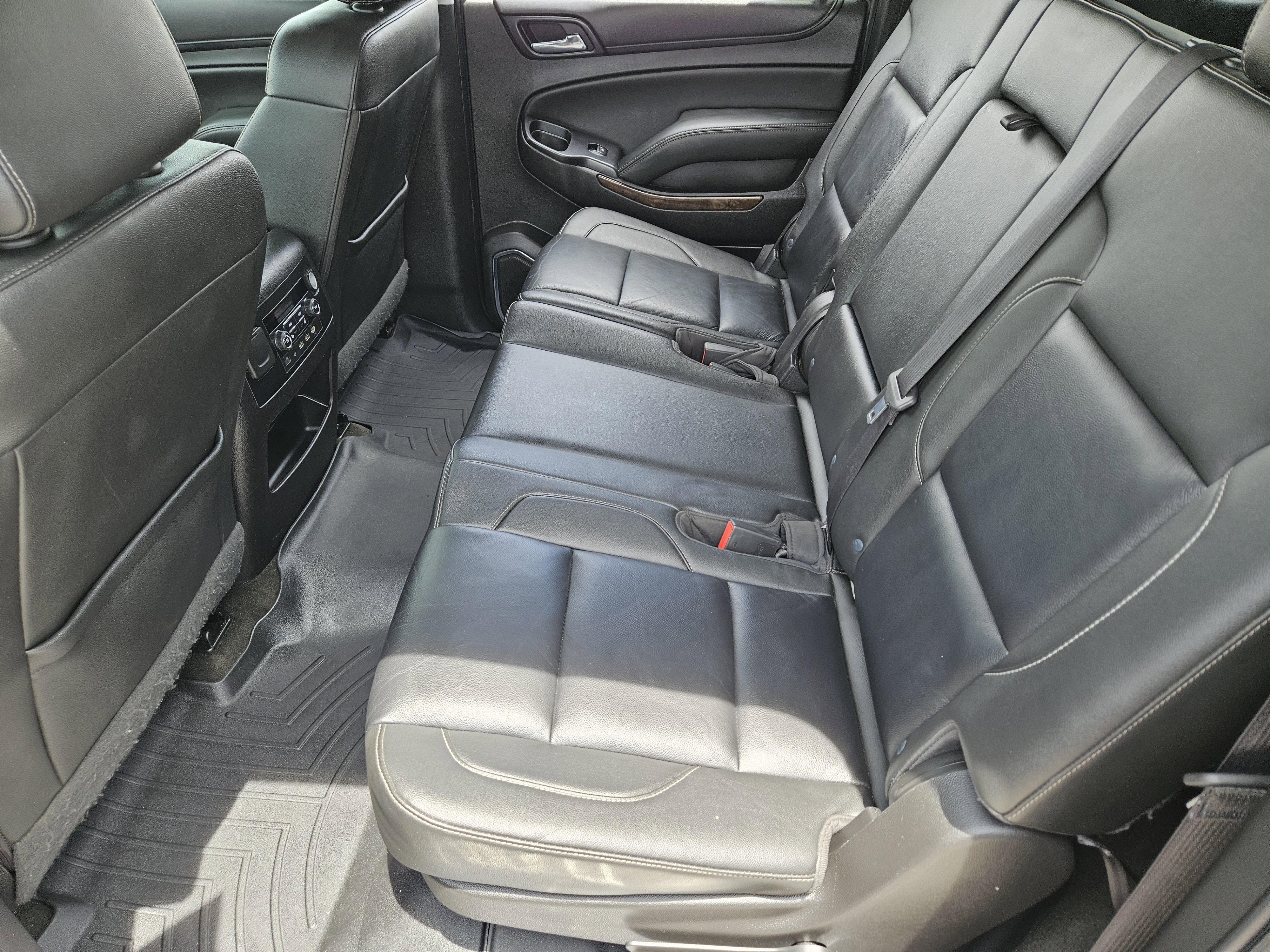 Used 2018 Chevrolet Suburban LT RWD image 30