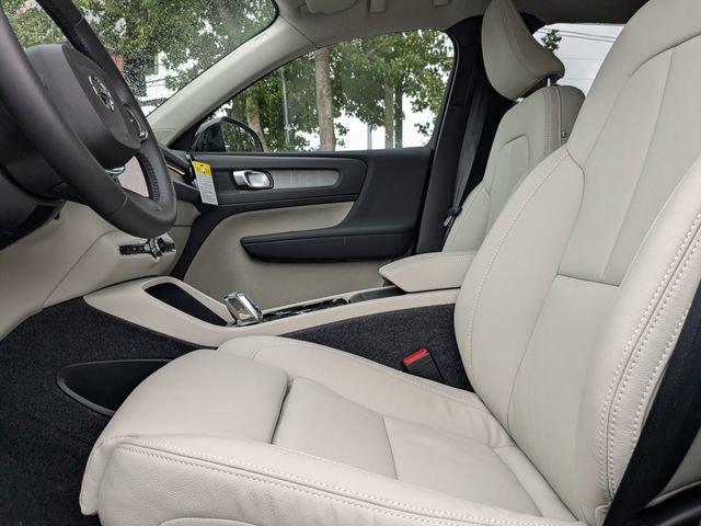 New 2026 Volvo XC40 B5 Plus w/ Protection Package Premier image 21