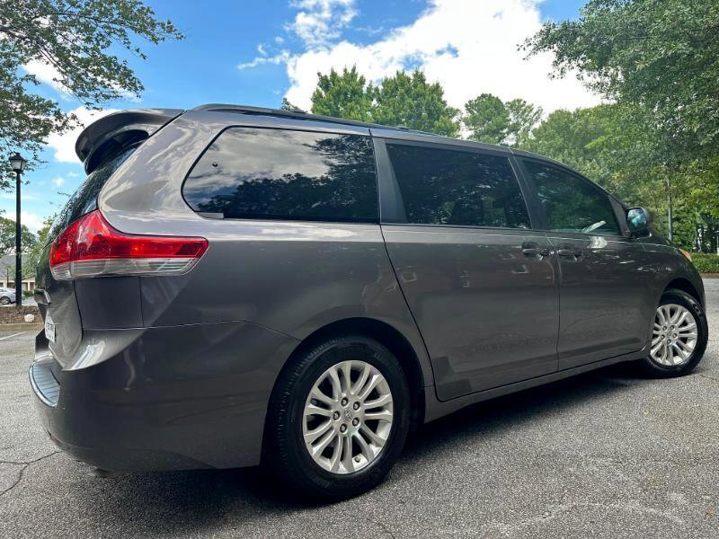Used 2011 Toyota Sienna Limited image 6