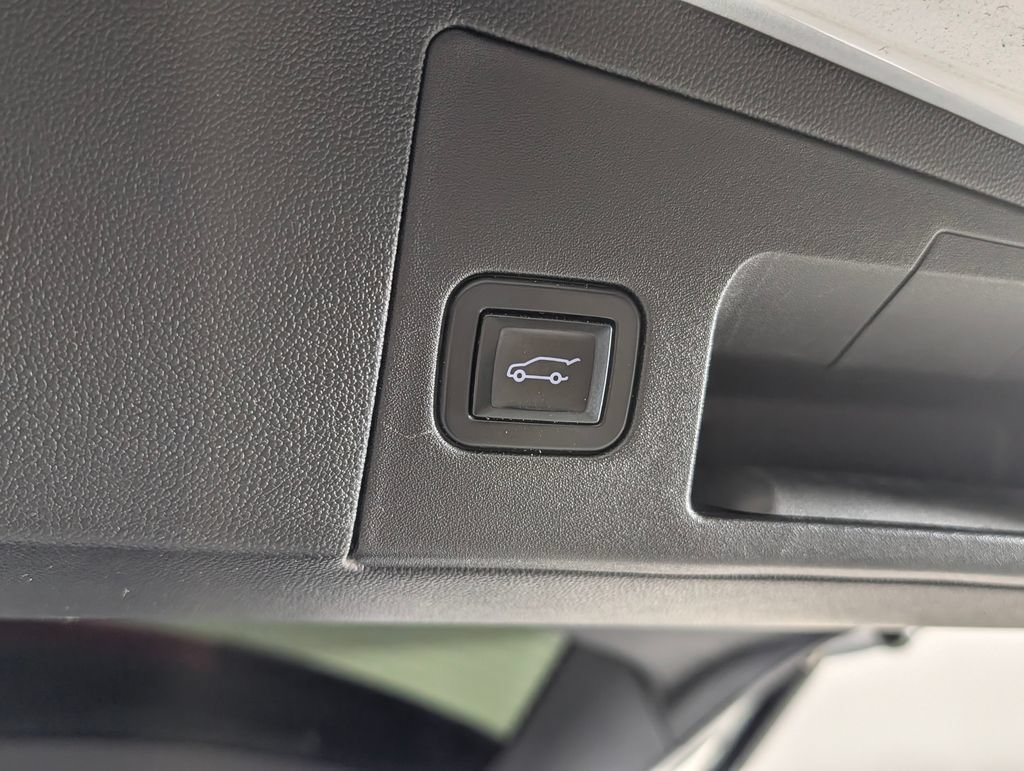 Used 2022 Cadillac XT5 Premium Luxury w/ Technology Package FWD image 18
