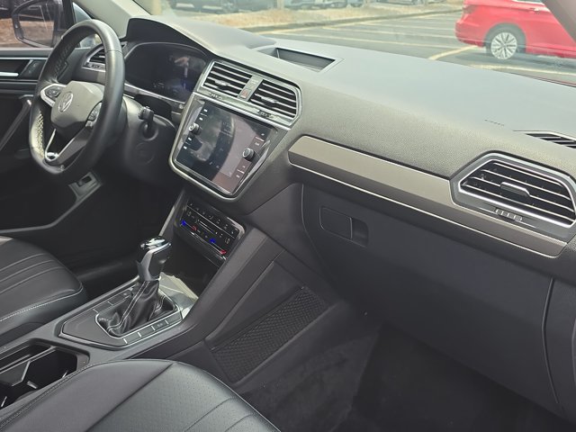 Used 2024 Volkswagen Tiguan SE FWD image 25