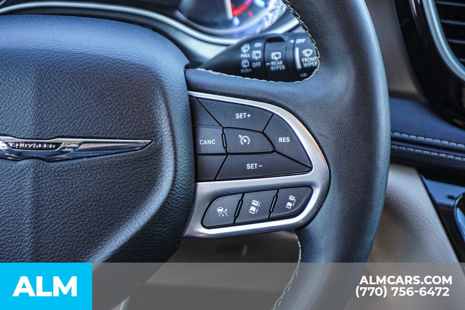 Used 2024 Chrysler Pacifica Select image 33