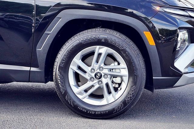 Certified 2025 Hyundai Tucson SE image 8