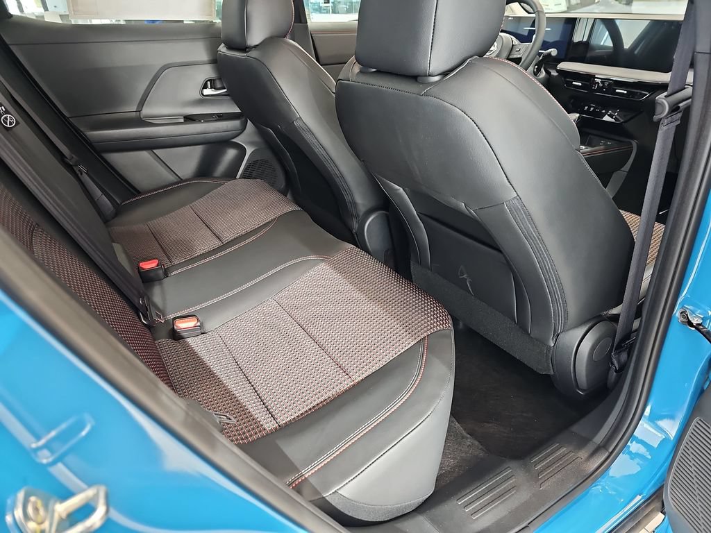 New 2026 Nissan Kicks SR w/ SR Premium Package FWD image 14