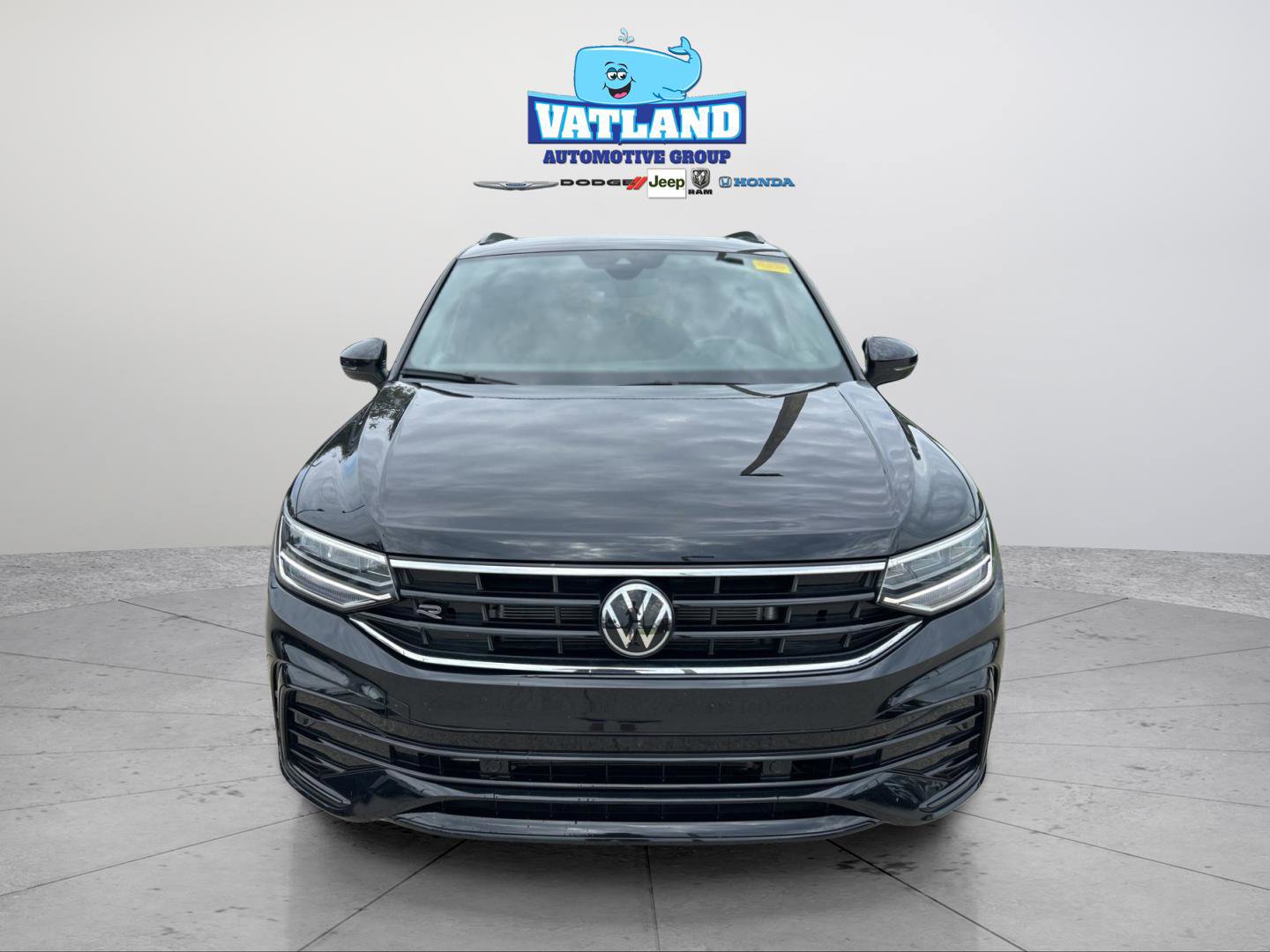 Used 2024 Volkswagen Tiguan SE R-Line FWD image 23