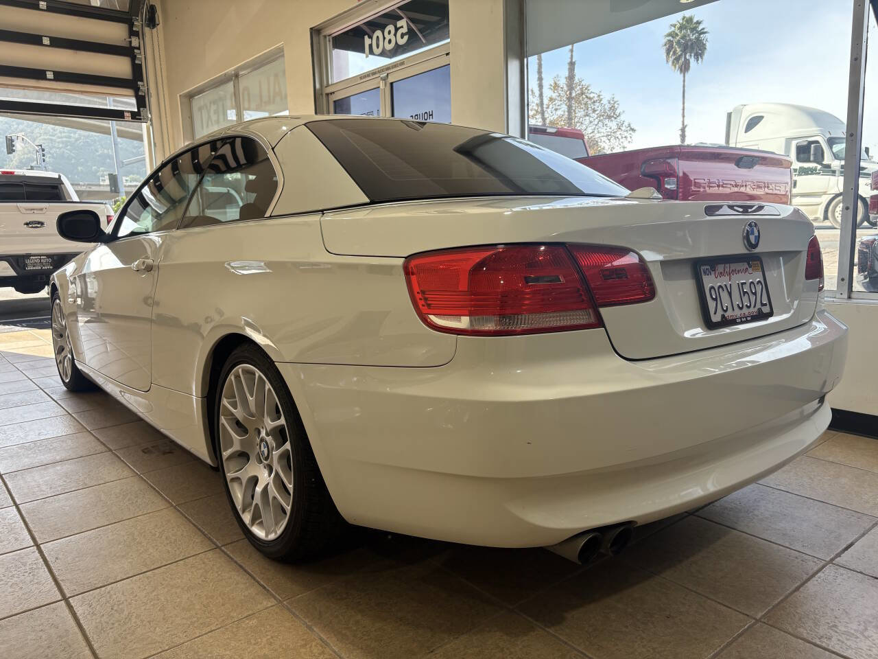 Used 2010 BMW 328i Convertible image 2