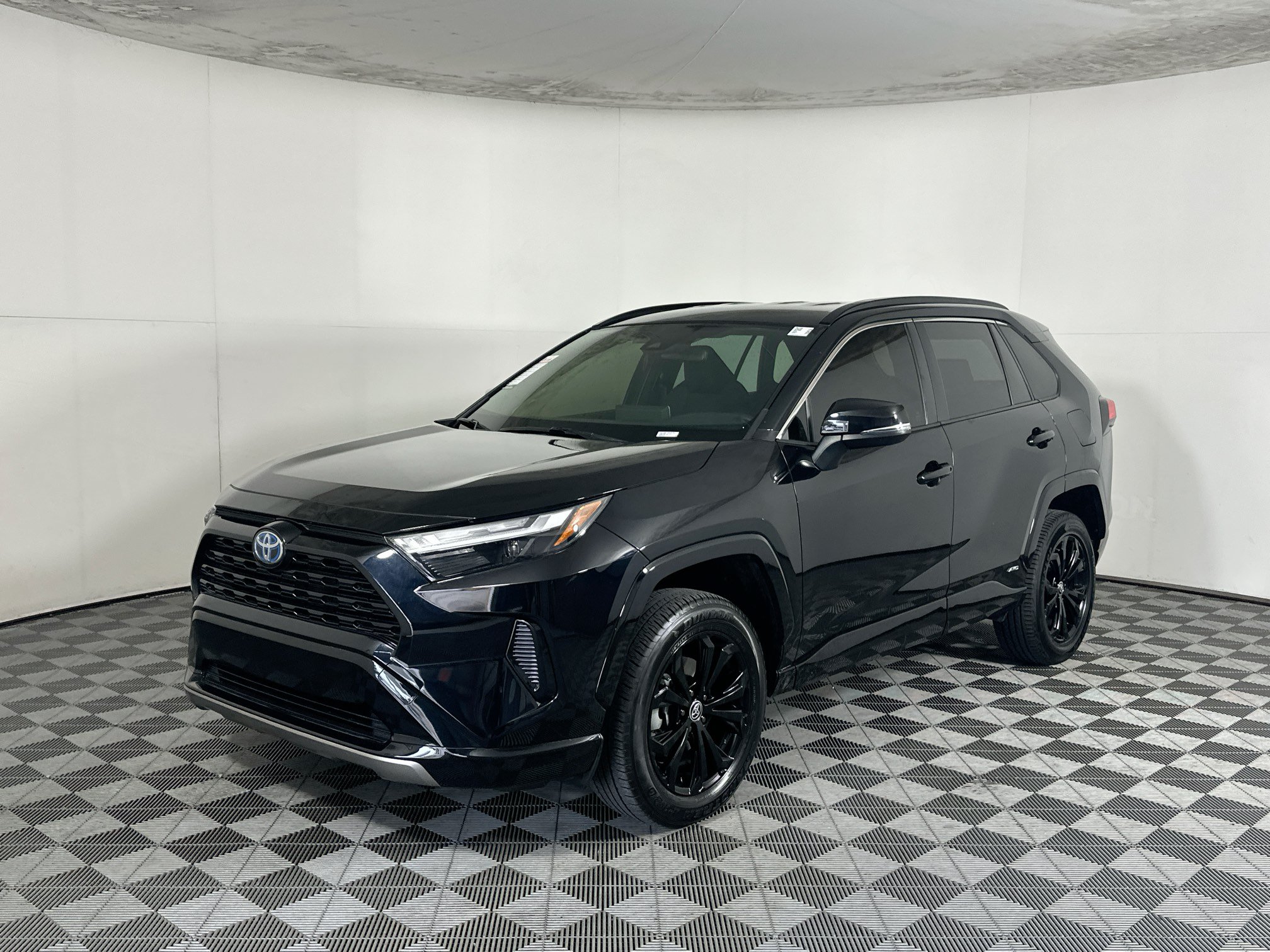 Used 2024 Toyota RAV4 SE AWD/4WD image 7