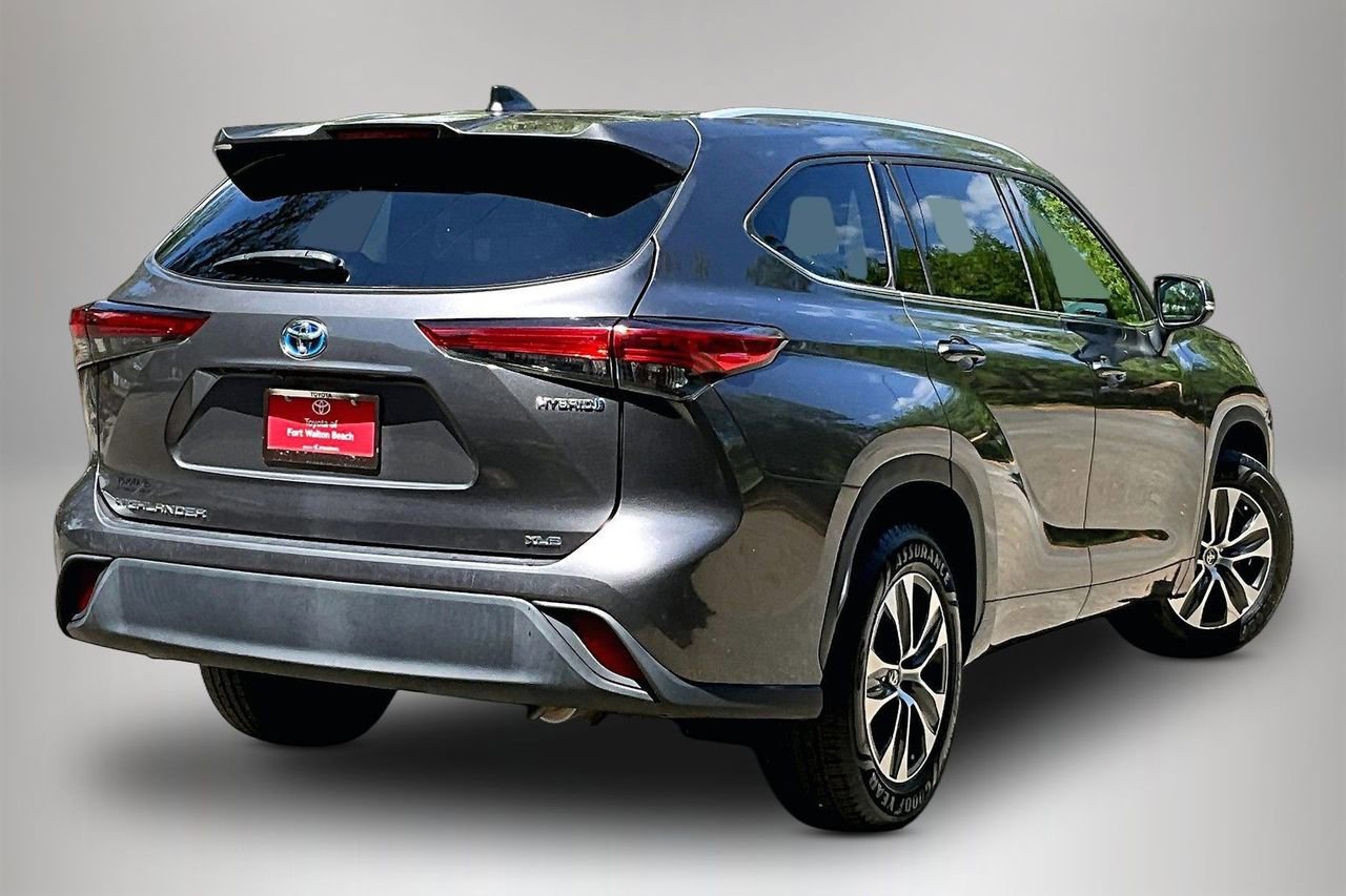 Used 2022 Toyota Highlander XLE image 5
