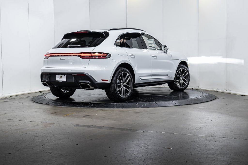Certified 2025 Porsche Macan AWD/4WD image 7