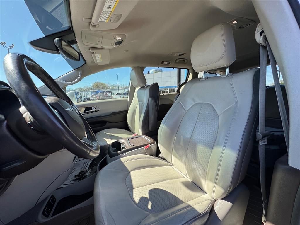 Used 2017 Chrysler Pacifica Touring-L Plus w/ Tire & Wheel Group image 15