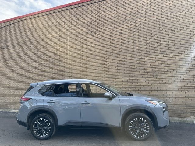 Used 2025 Nissan Rogue SL w/ Tech Package image 6