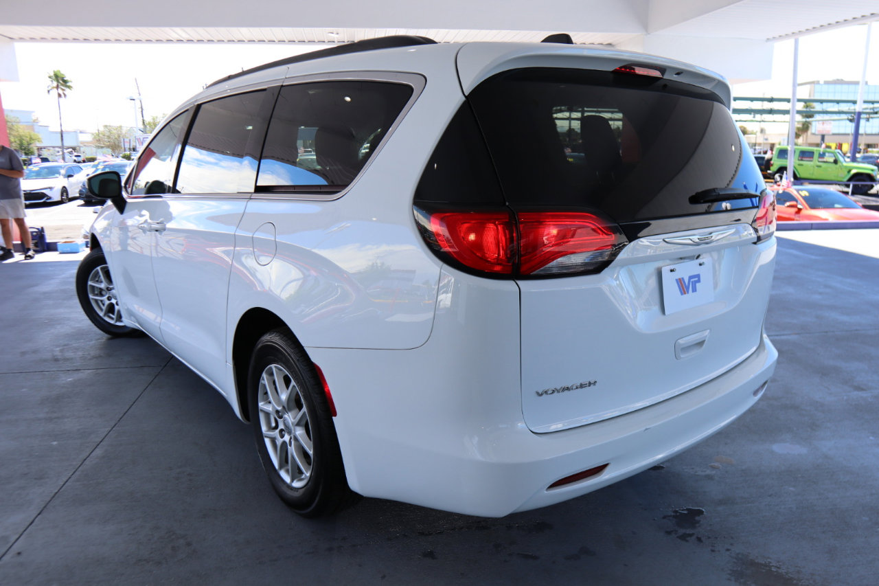 Used 2021 Chrysler Voyager Lxi image 8