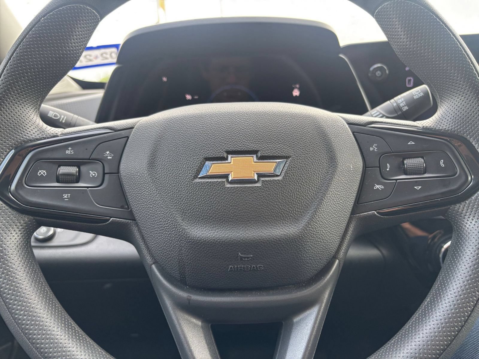 Used 2025 Chevrolet Trax LT FWD image 27