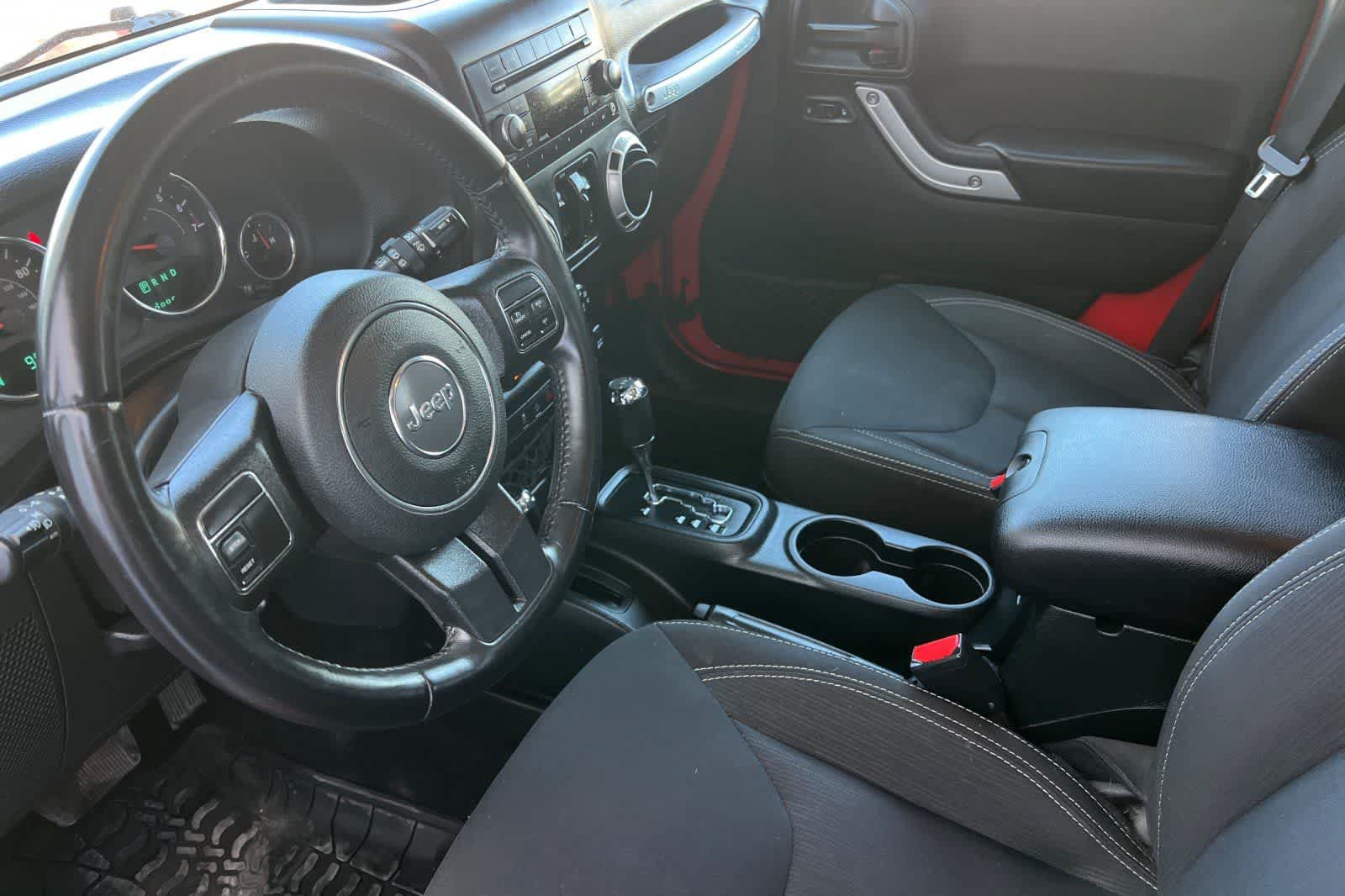 Used 2018 Jeep Wrangler Unlimited Sahara AWD/4WD image 12