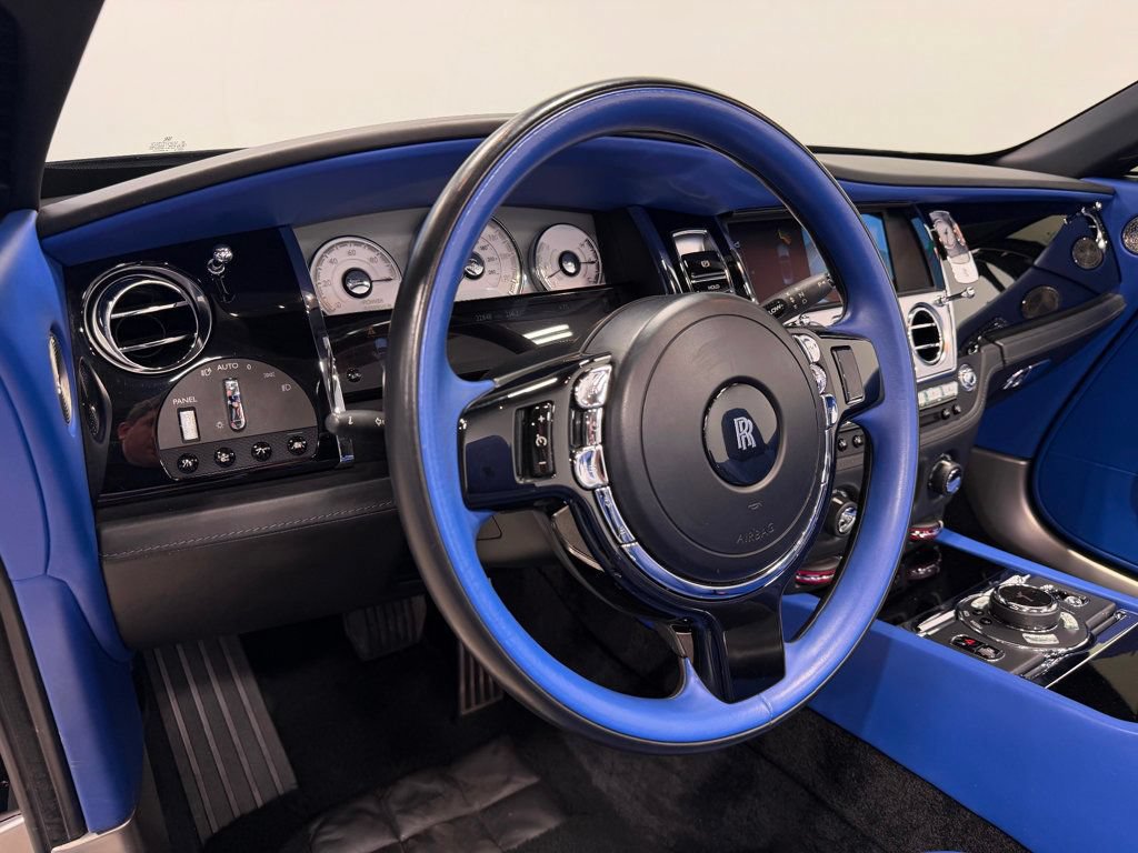 Used 2019 Rolls-Royce Dawn RWD image 38