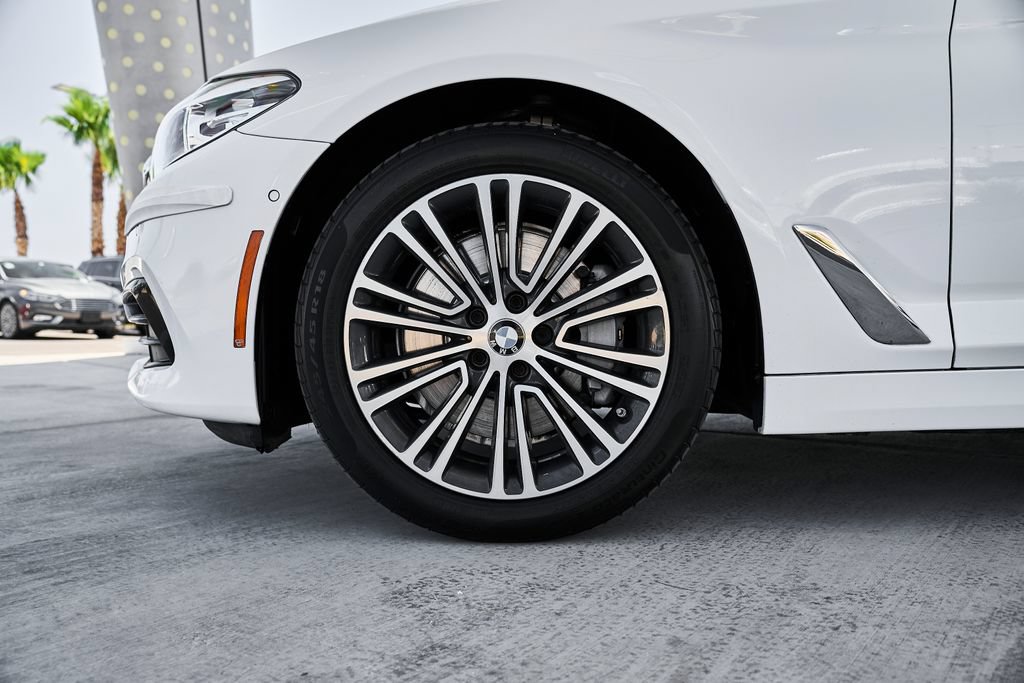 Used 2018 BMW 540i w/ Premium Package RWD image 3