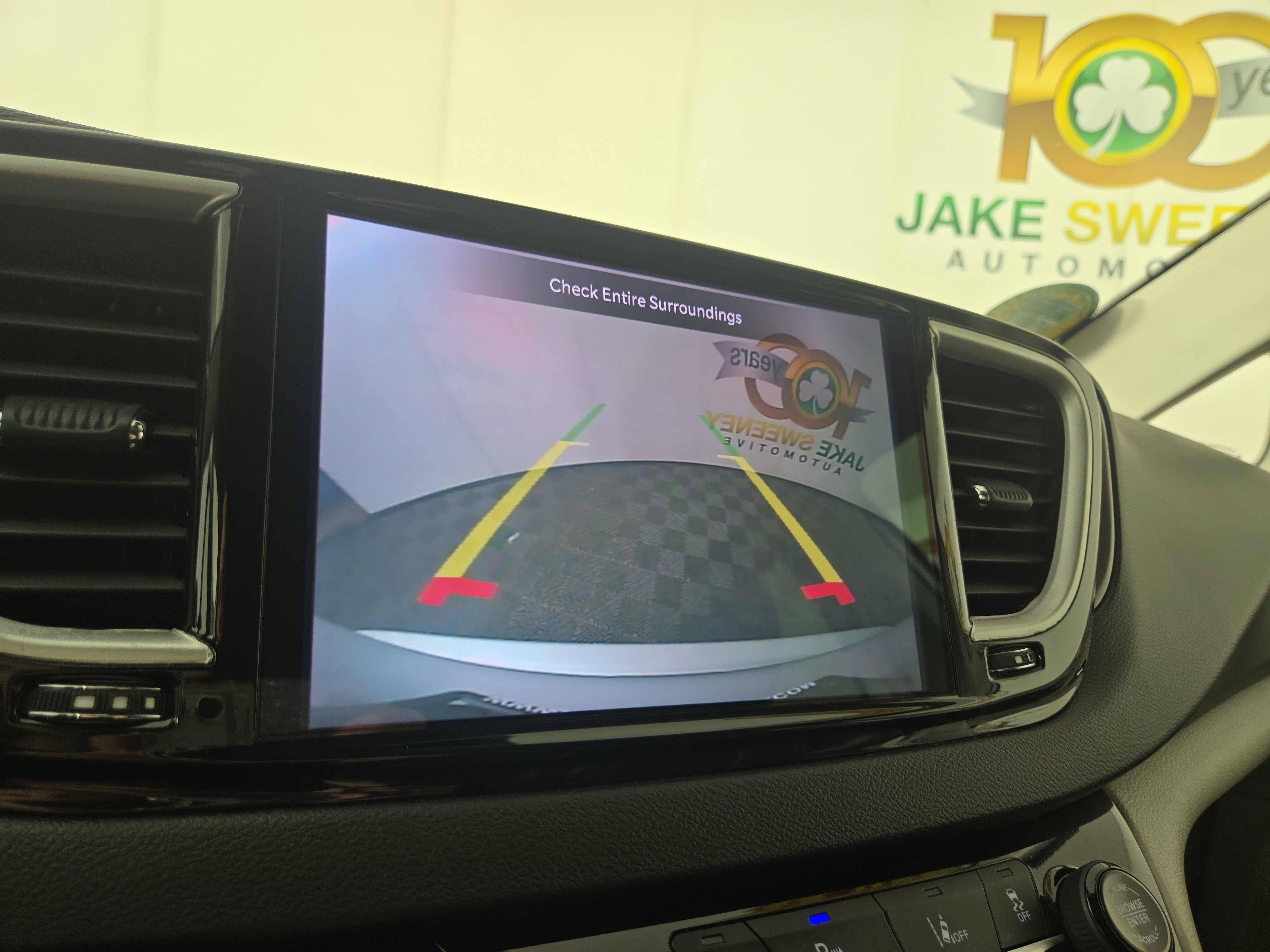 Used 2024 Chrysler Pacifica Touring-L image 21