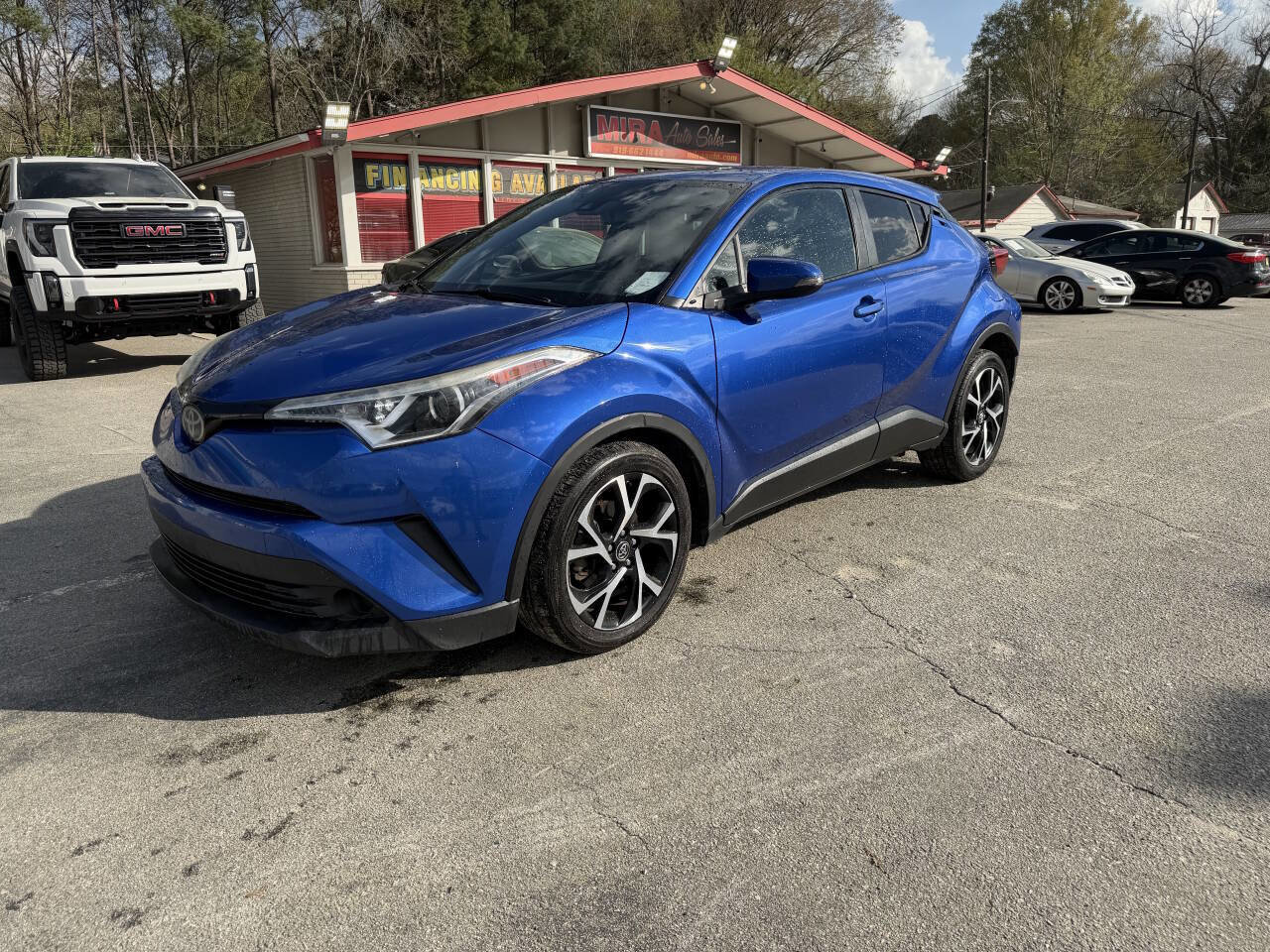 Used 2018 Toyota C-HR XLE FWD image 2