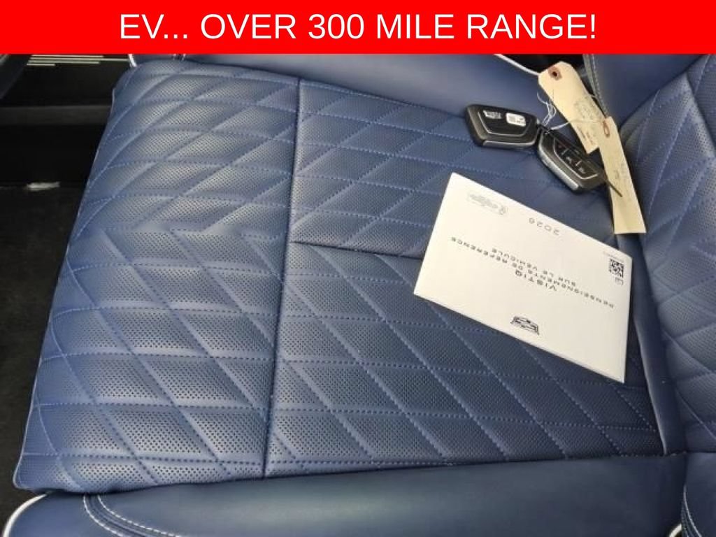 Used 2026 Cadillac Vistiq Premium Luxury AWD/4WD image 7