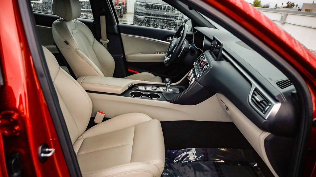 Used 2023 Genesis G70 2.0T image 17