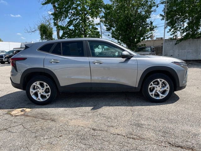 Used 2025 Chevrolet Trax LS w/ LS Convenience Package FWD image 5