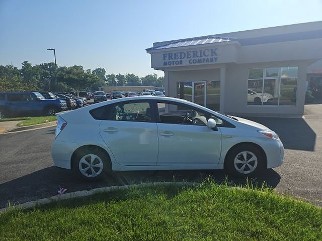Used 2014 Toyota Prius Three FWD image 3