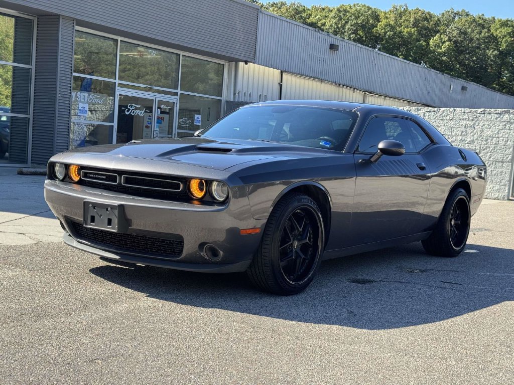 Used 2016 Dodge Challenger SXT RWD image 24