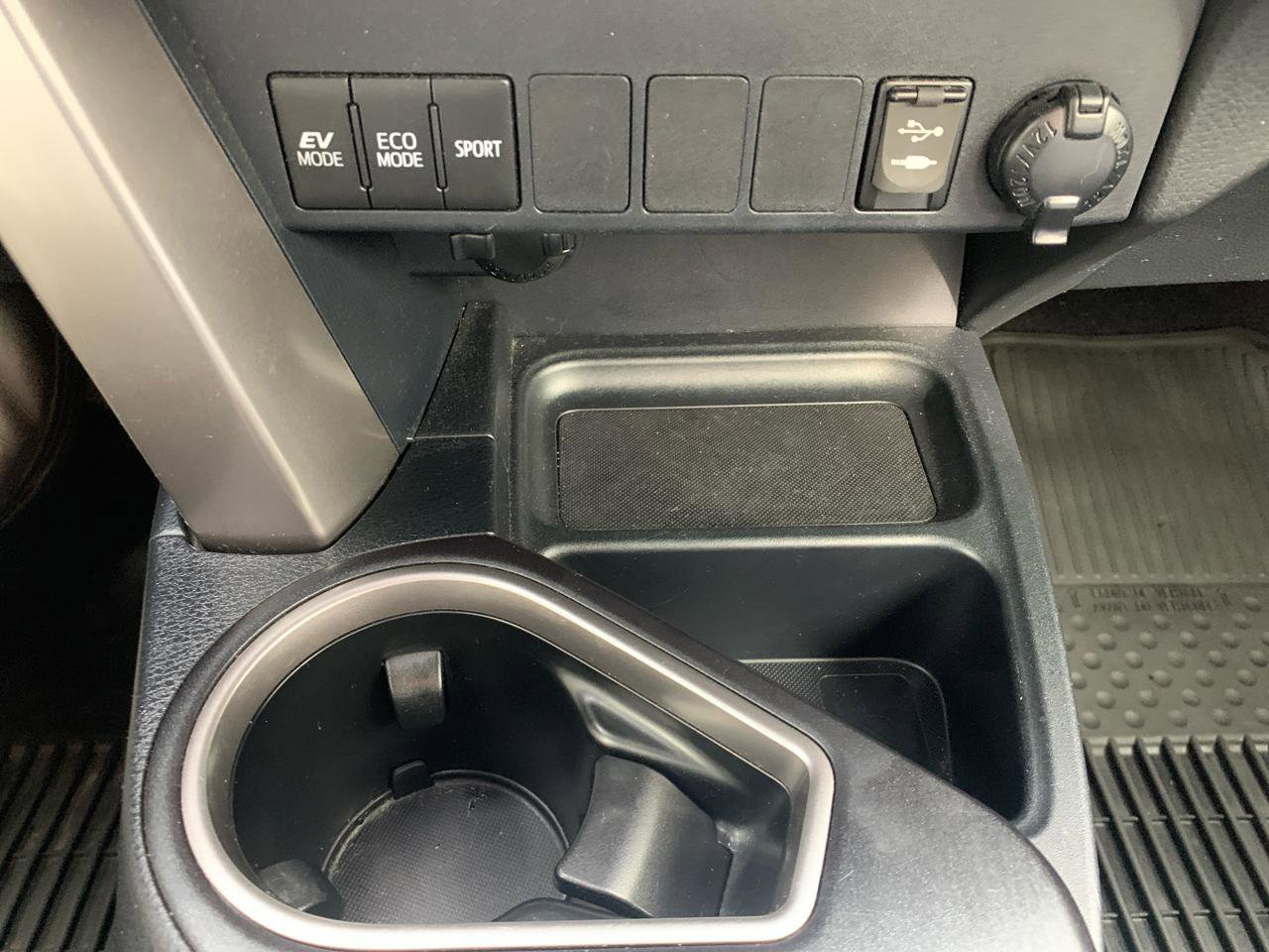 Used 2017 Toyota RAV4 XLE image 14