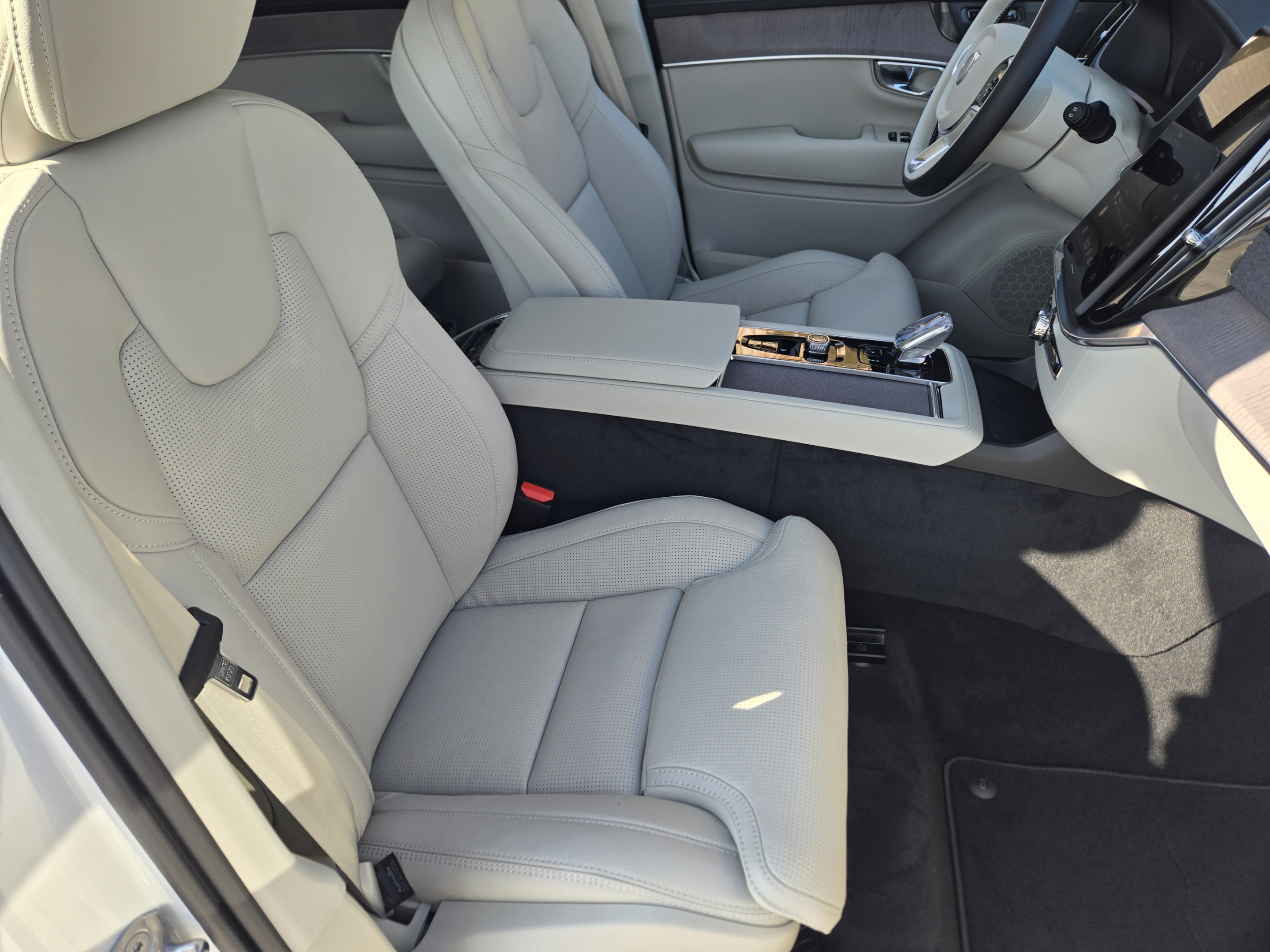 New 2026 Volvo XC90 T8 Ultra w/ Protection Package Premier AWD/4WD image 11