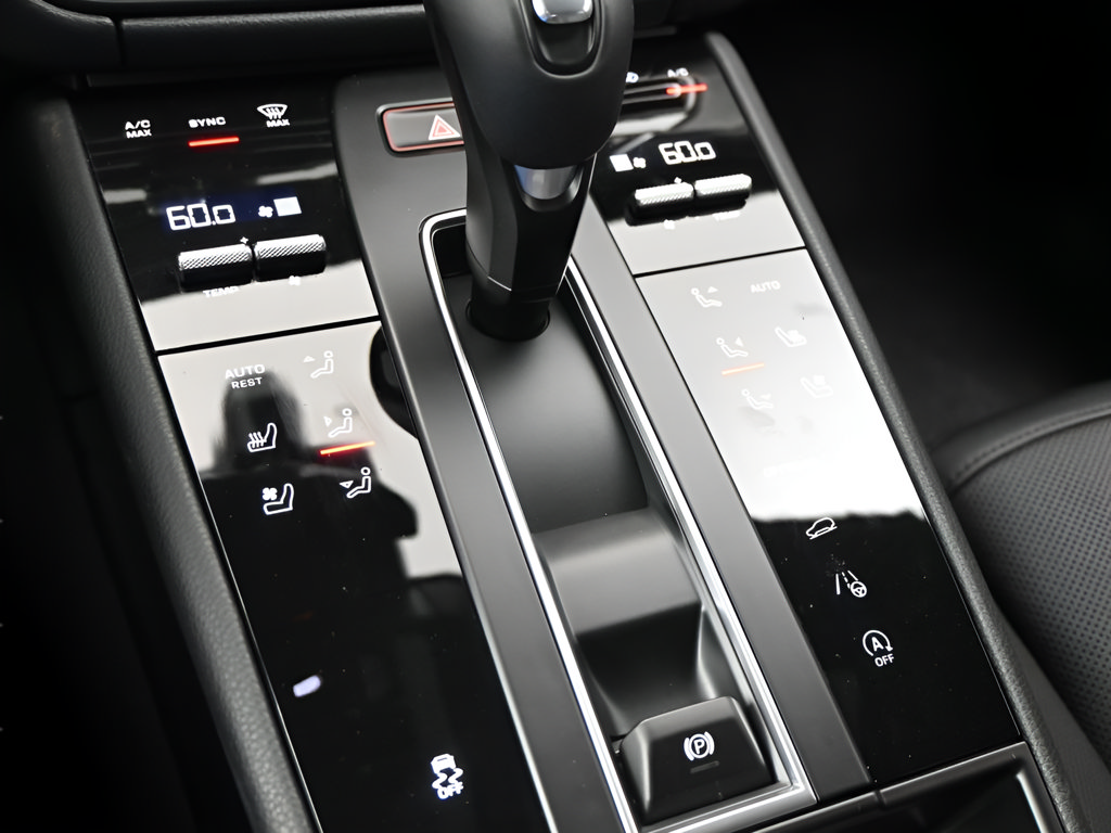 Certified 2026 Porsche Macan AWD/4WD image 14