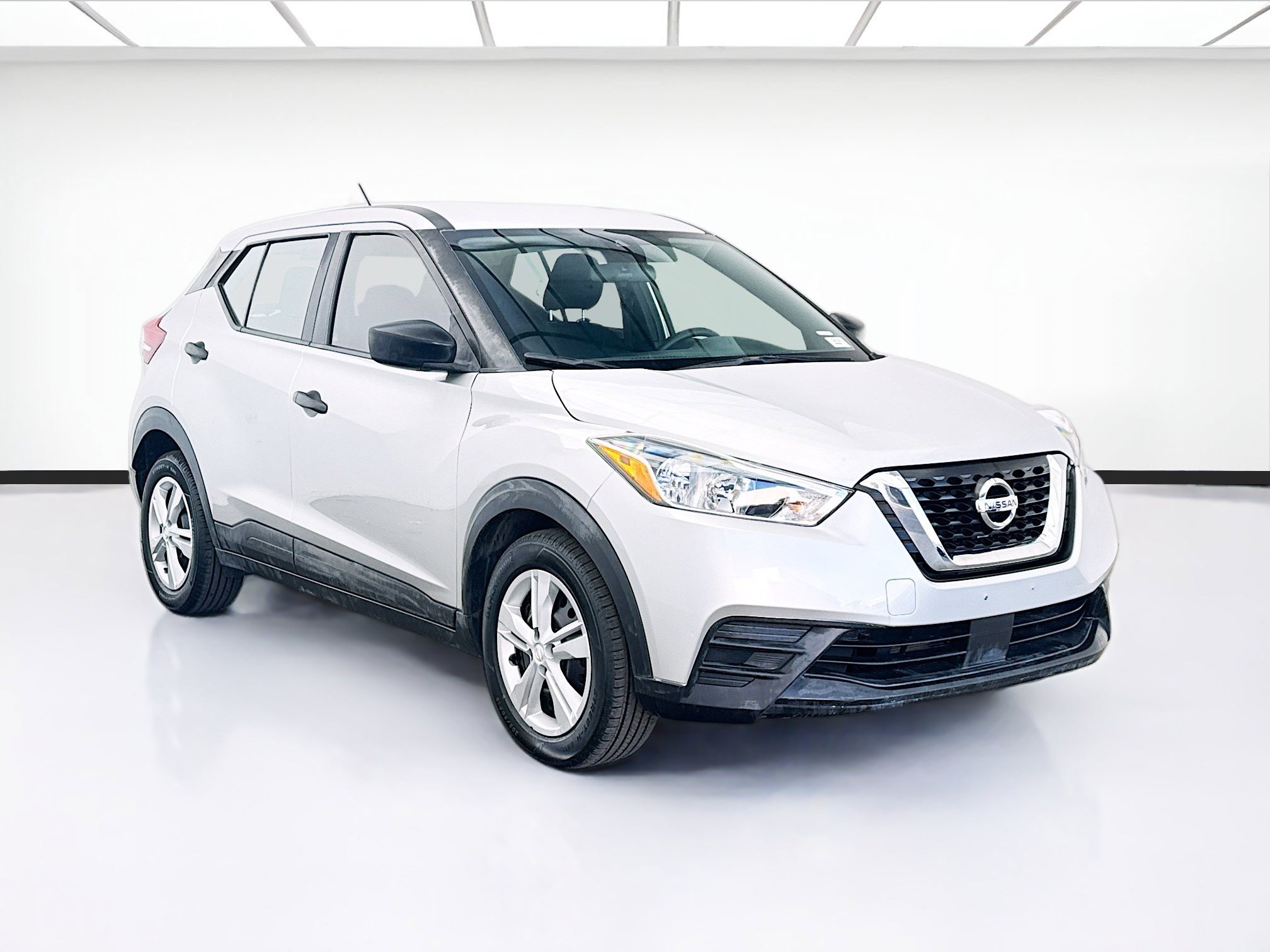Used 2020 Nissan Kicks S image 3