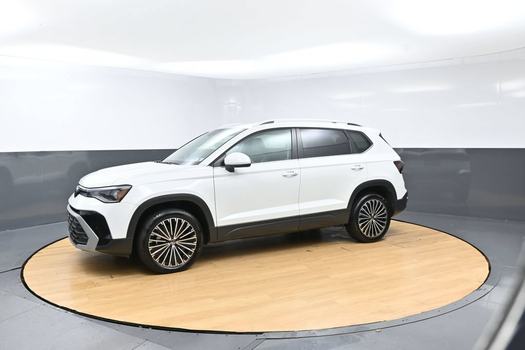Used 2025 Volkswagen Taos SE FWD image 42